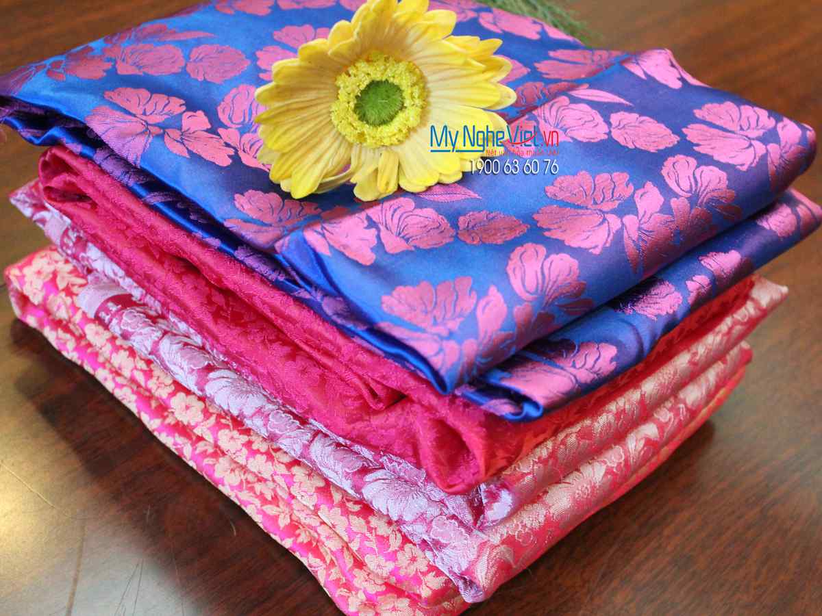 Lụa áo dài Hà Đông họa tiết hoa nền hồng MNV-LHD01