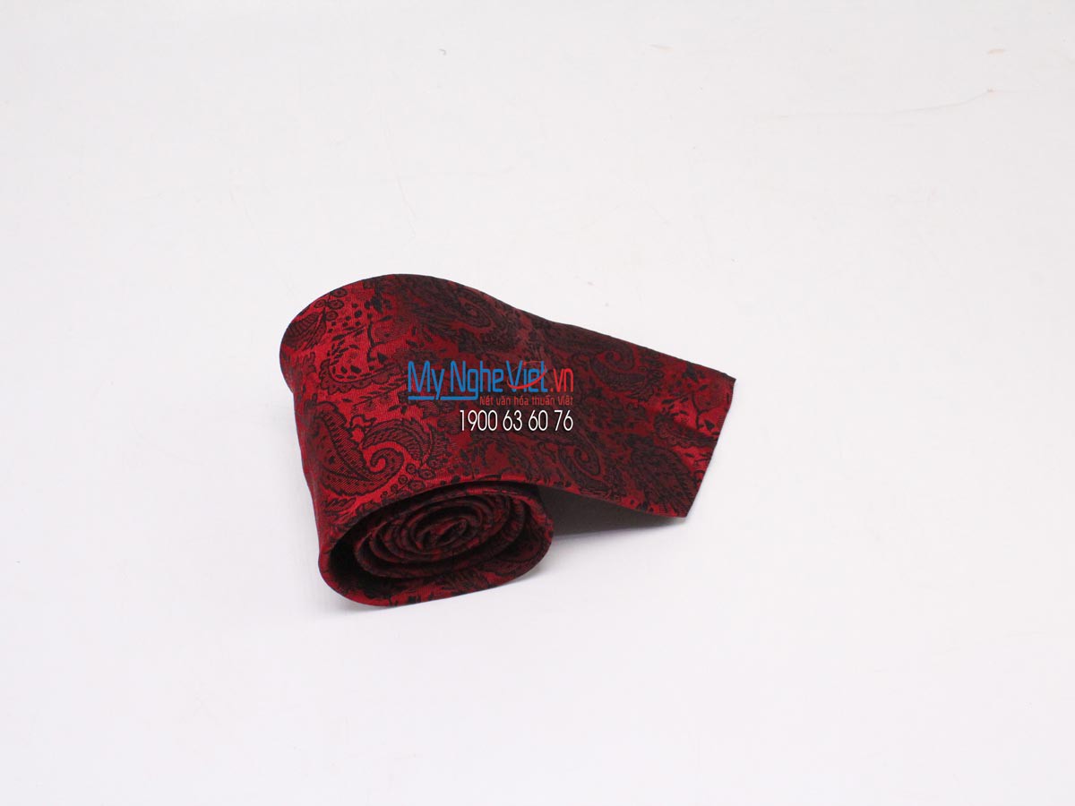 Cravat hoa đen nền đỏ MNV-CRV20