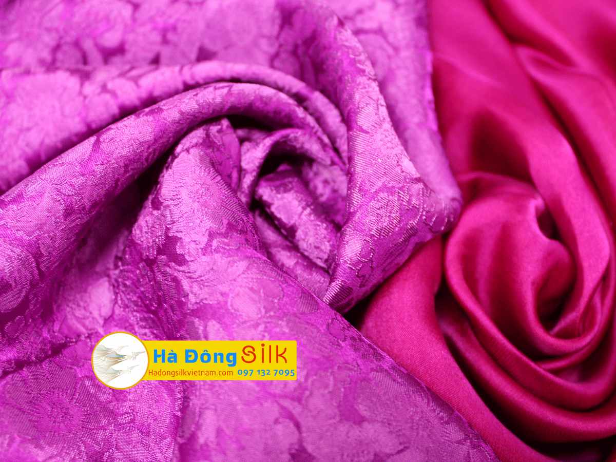 Lụa Áo Dài Vạn Phúc Họa Tiết Cúc Nền Tím MNV-LHD44 Lụa Áo Dài Vạn Phúc Họa Tiết Cúc Nền Tím MNV-LHD44